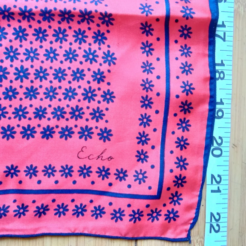 VTG Echo Red and Navy Floral Print Square Scarf 22-22.5